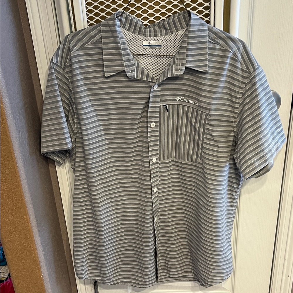 Columbia Gray Striped Short Sleeve Button-Up Shirt